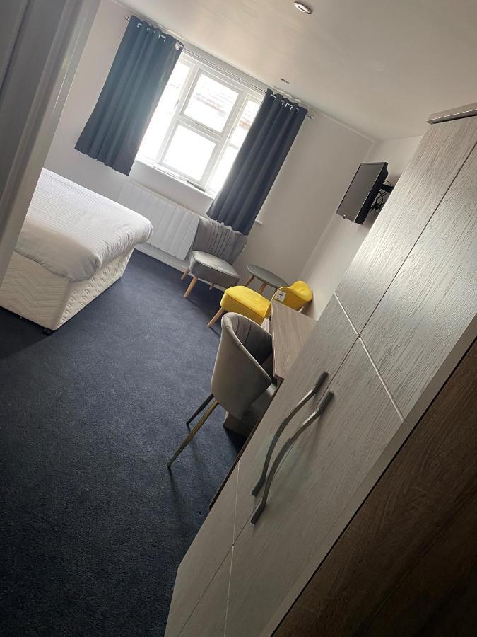 Beaufort Park Hotel Mold Bagian luar foto