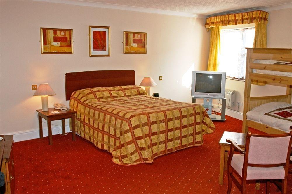Beaufort Park Hotel Mold Bagian luar foto