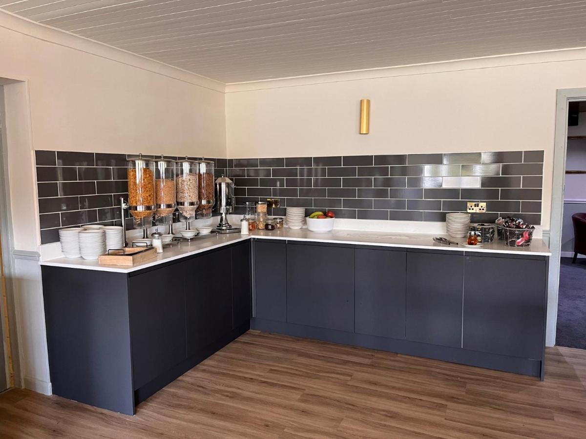 Beaufort Park Hotel Mold Bagian luar foto