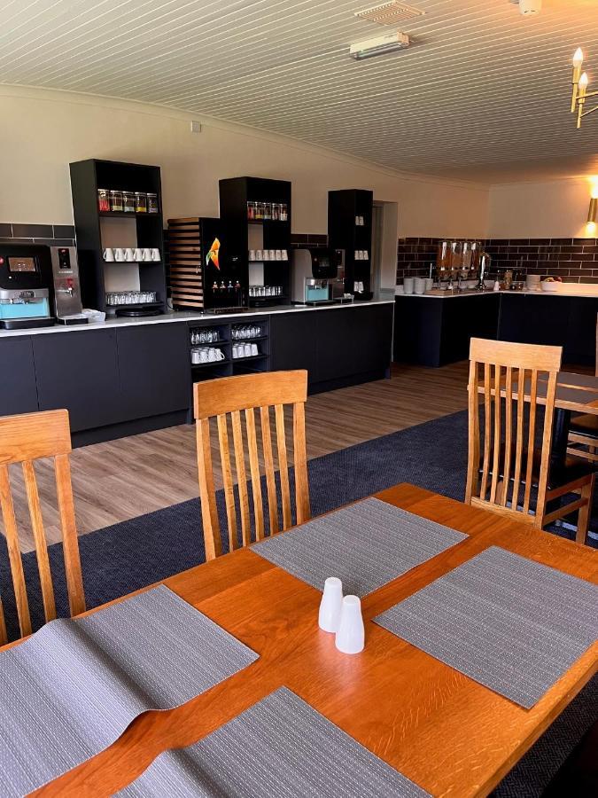 Beaufort Park Hotel Mold Bagian luar foto