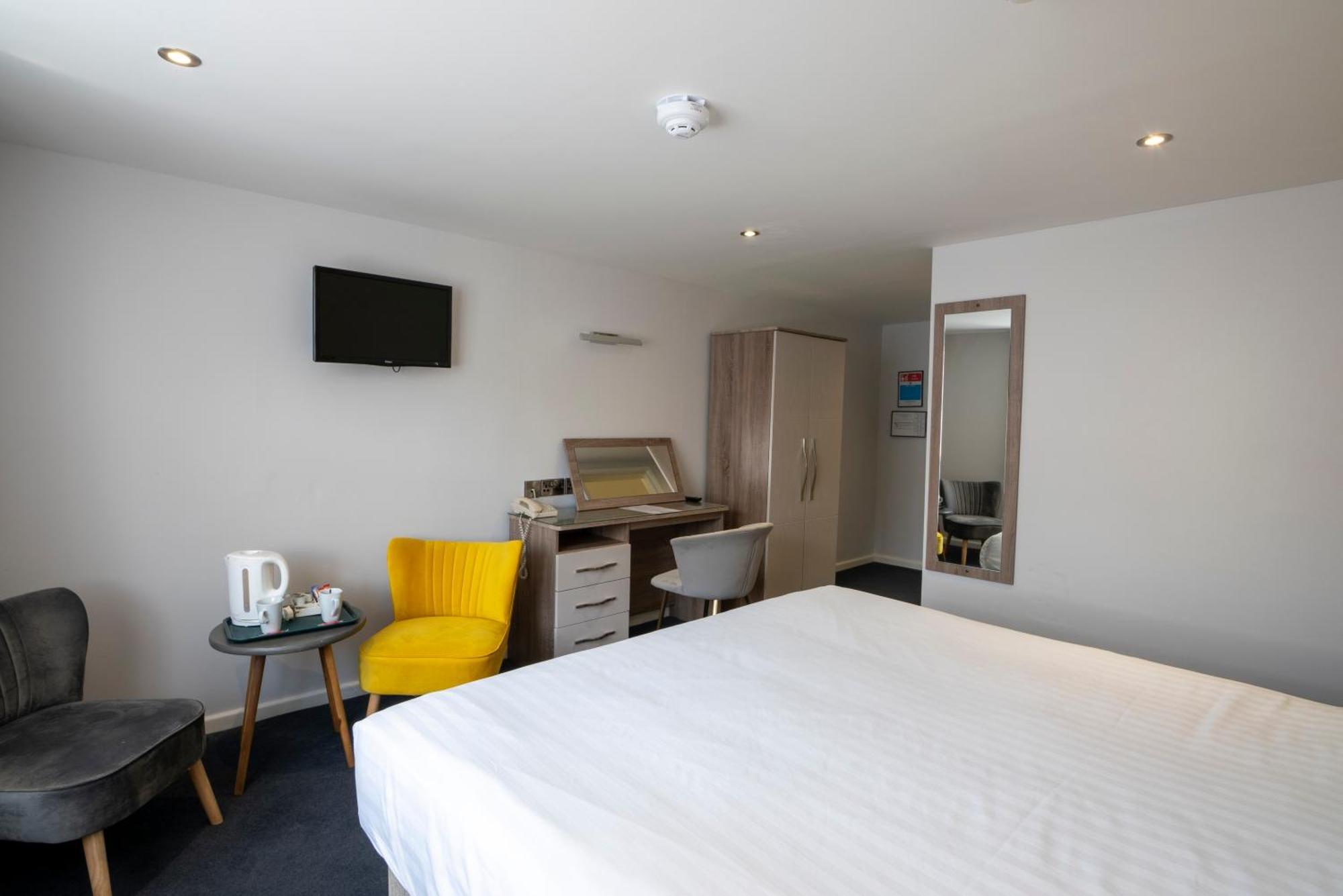 Beaufort Park Hotel Mold Bagian luar foto