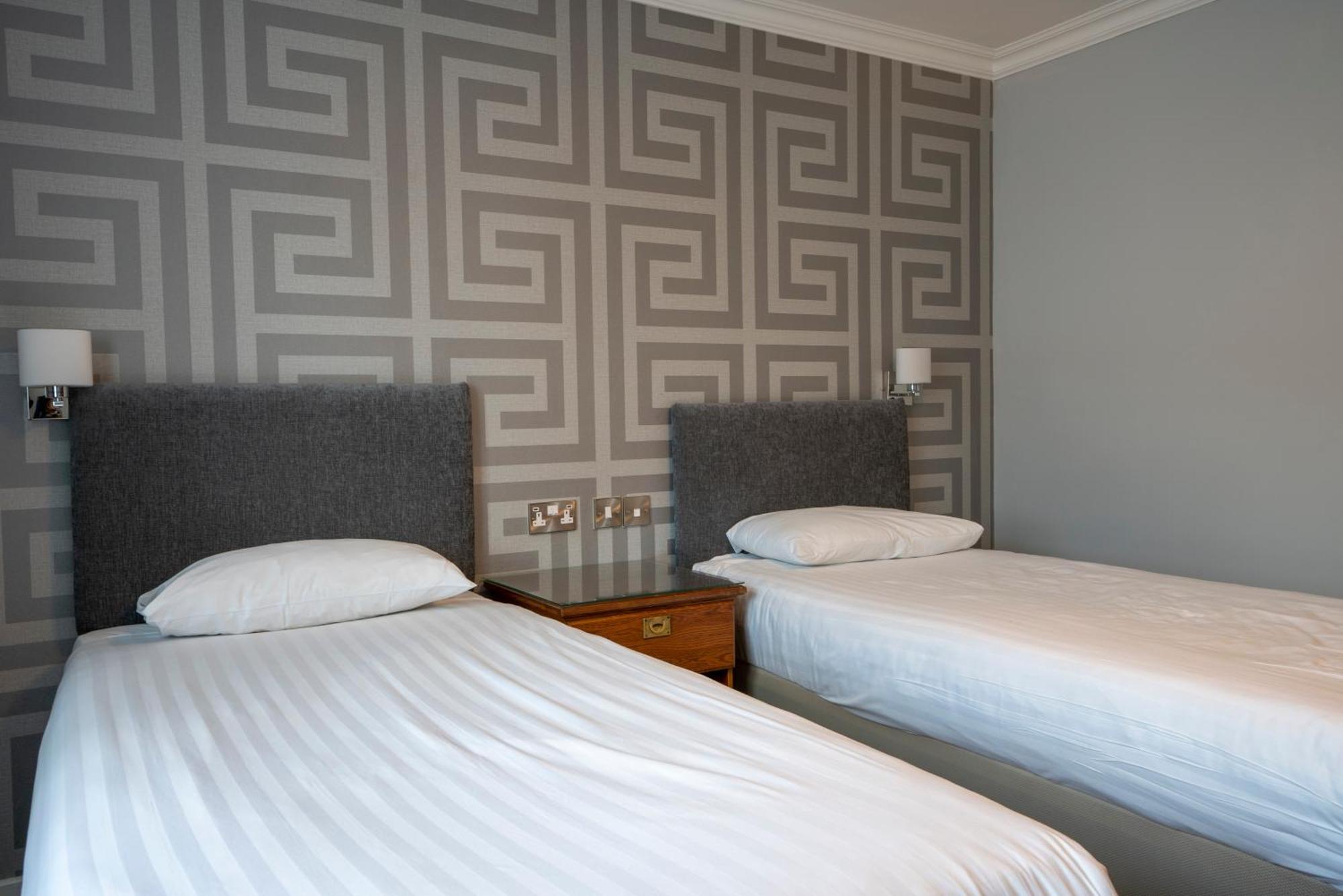 Beaufort Park Hotel Mold Bagian luar foto