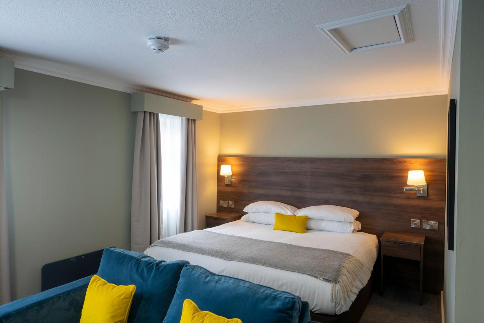 Beaufort Park Hotel Mold Bagian luar foto