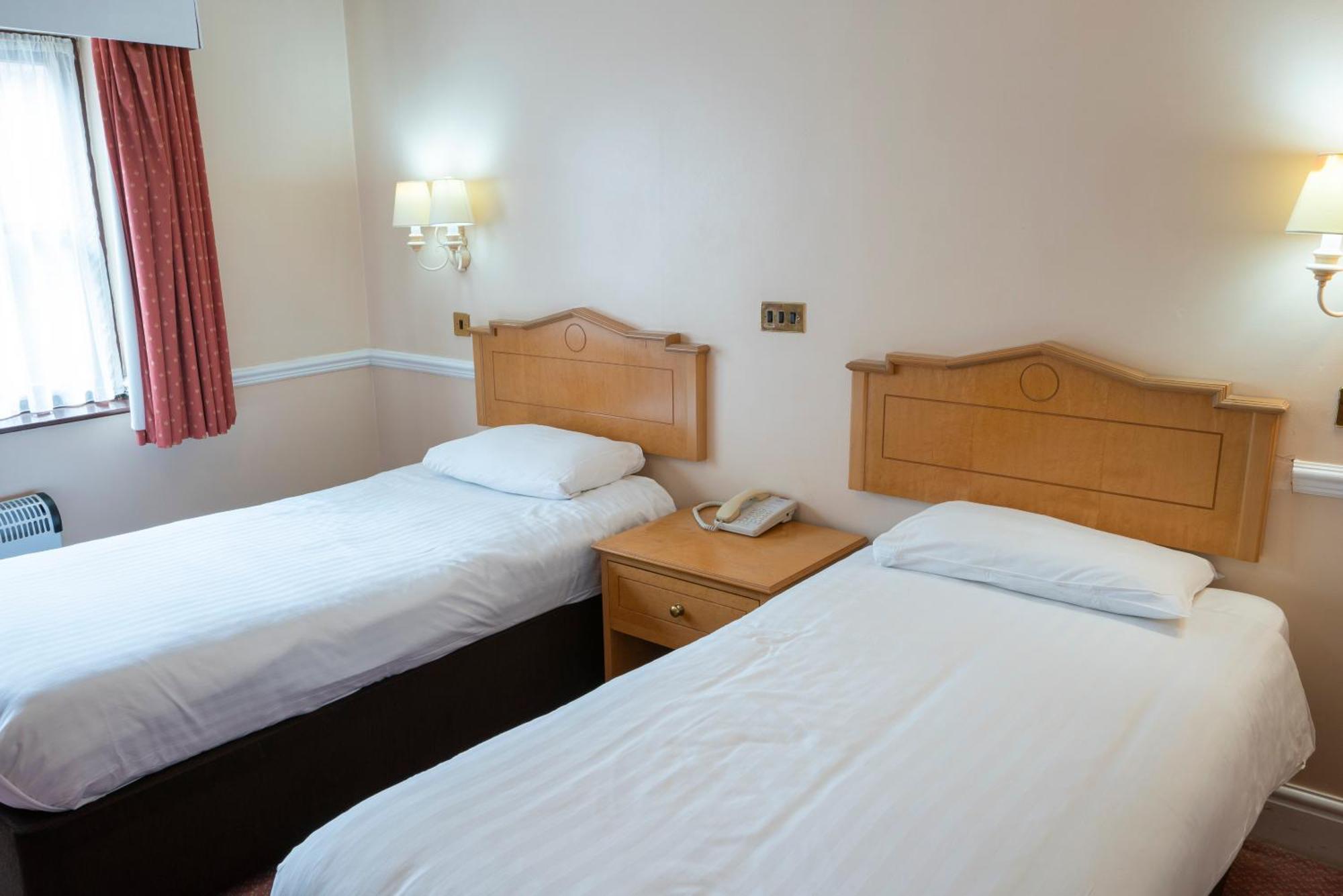 Beaufort Park Hotel Mold Bagian luar foto