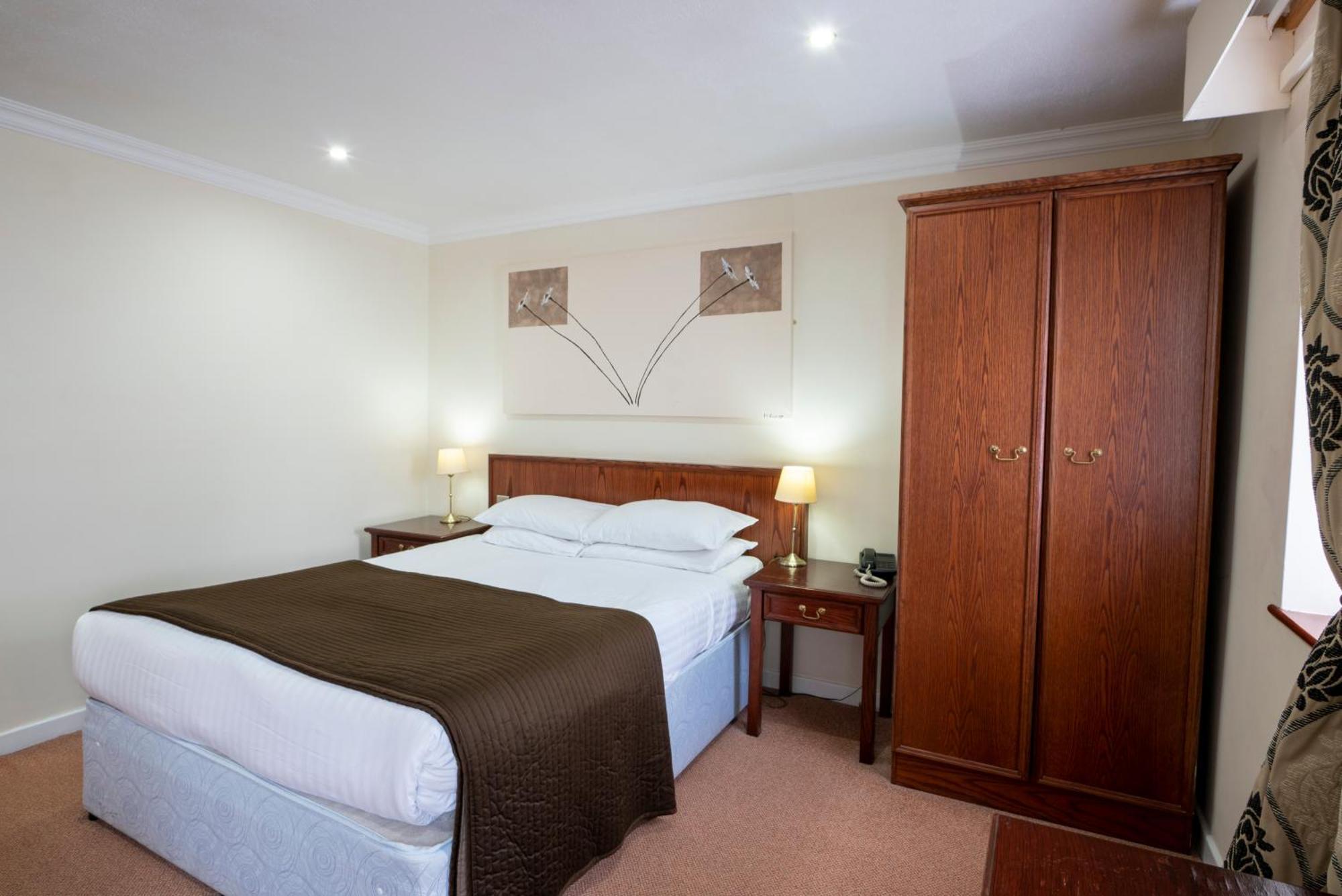 Beaufort Park Hotel Mold Bagian luar foto
