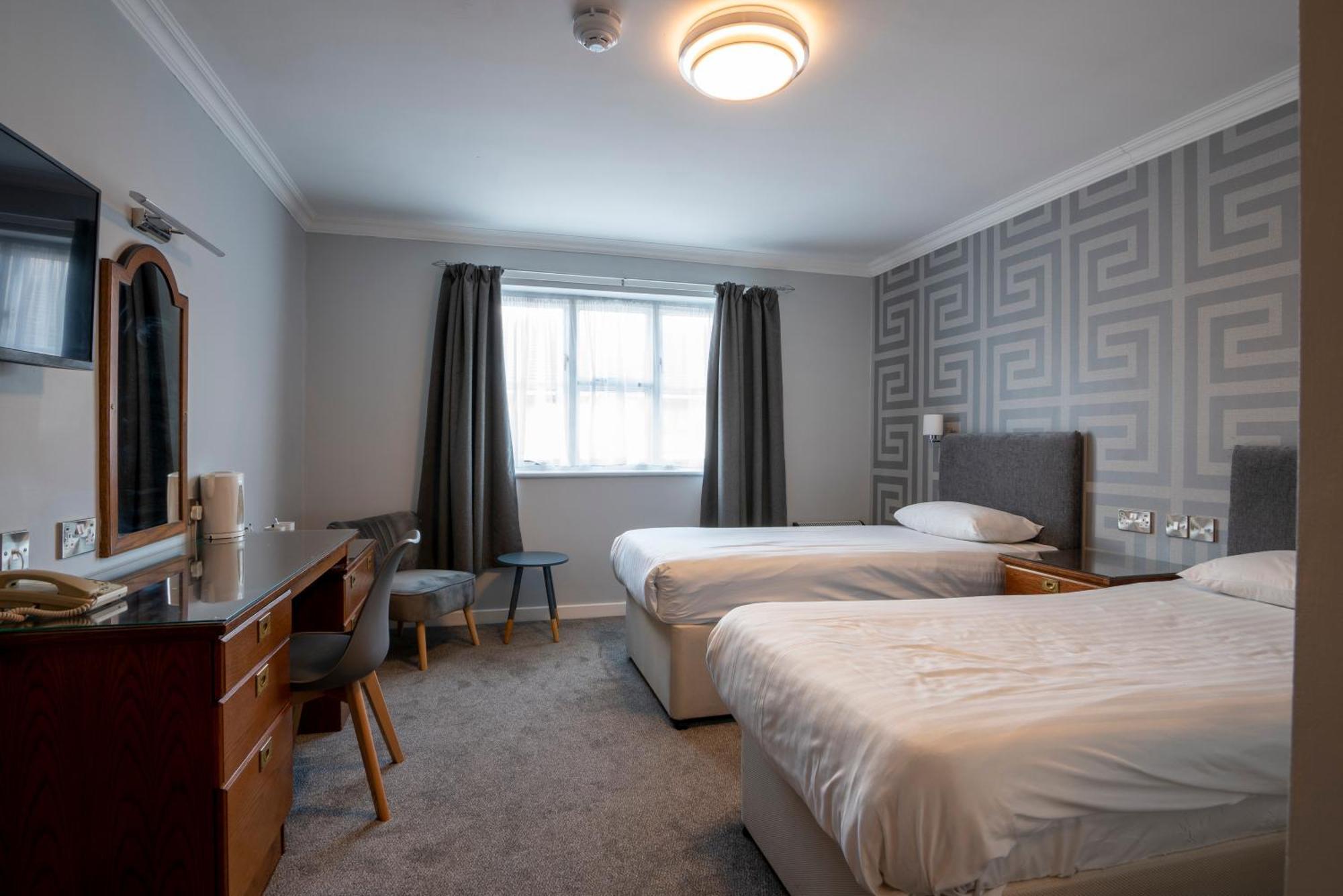 Beaufort Park Hotel Mold Bagian luar foto