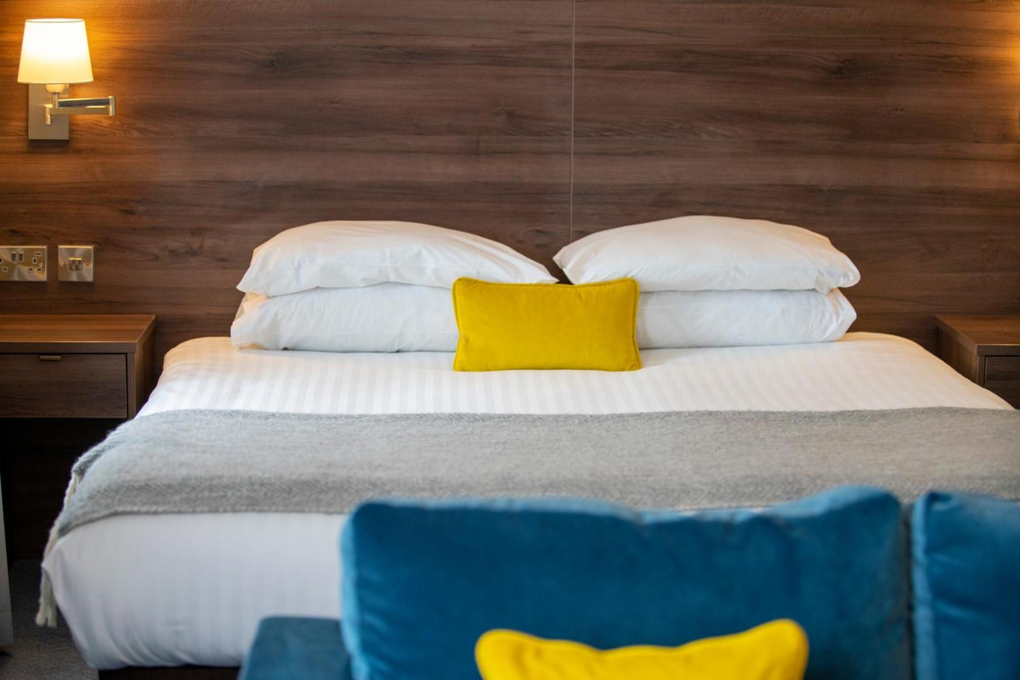 Beaufort Park Hotel Mold Bagian luar foto