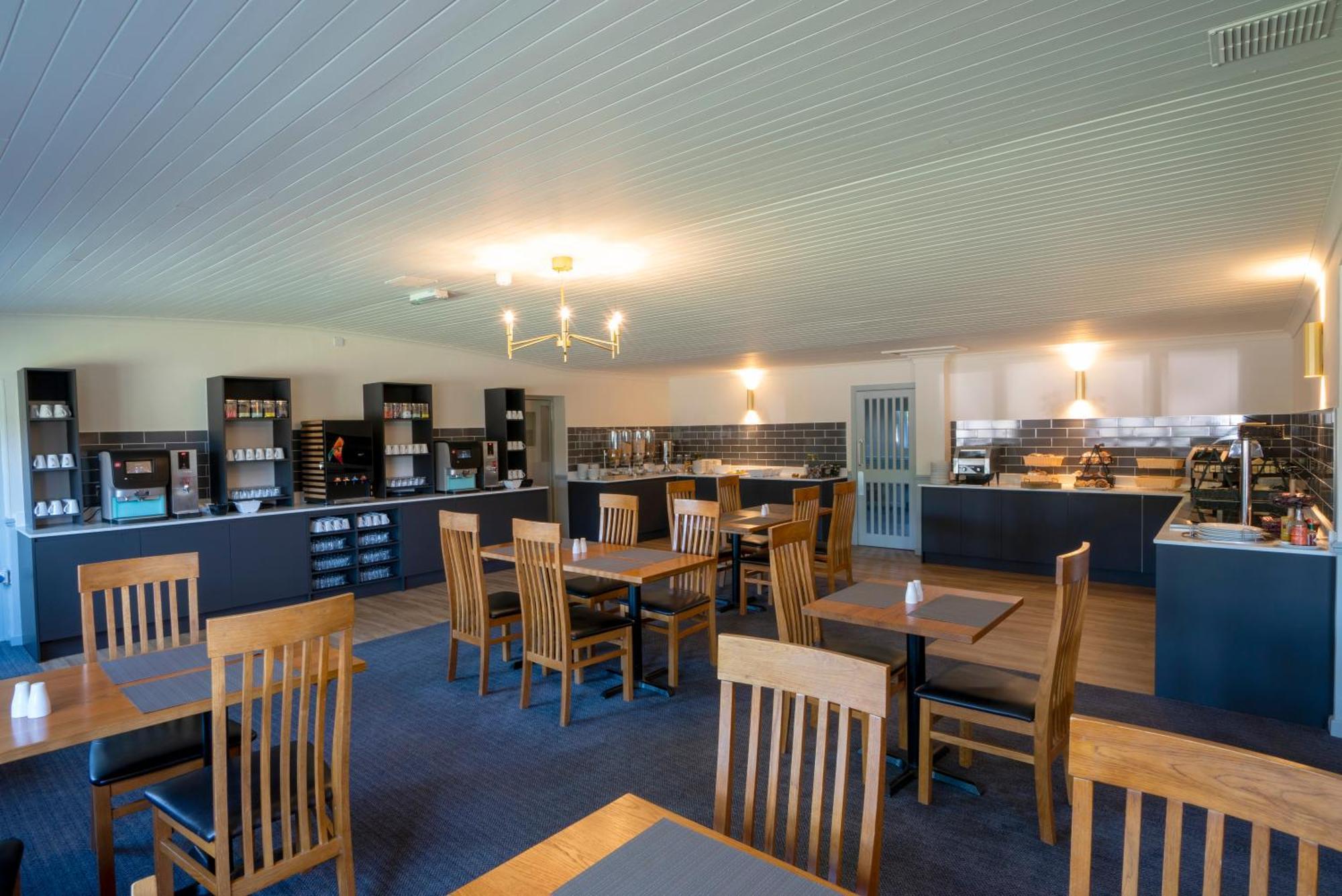 Beaufort Park Hotel Mold Bagian luar foto
