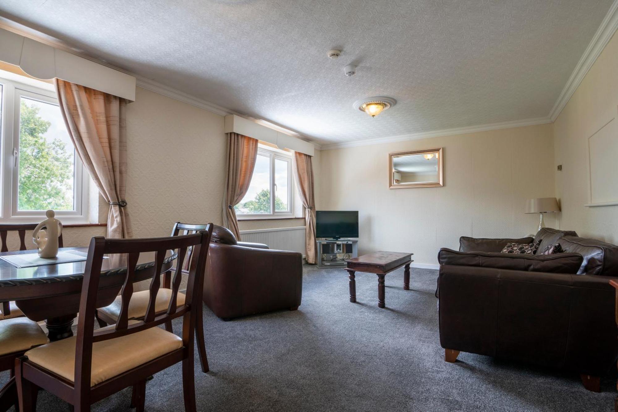 Beaufort Park Hotel Mold Bagian luar foto