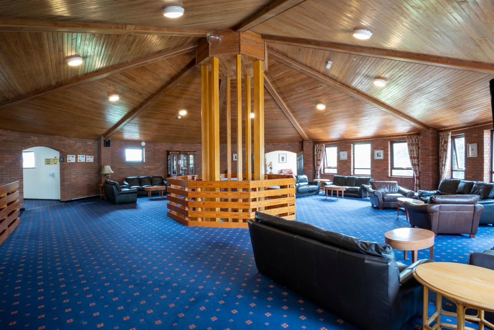 Beaufort Park Hotel Mold Bagian luar foto