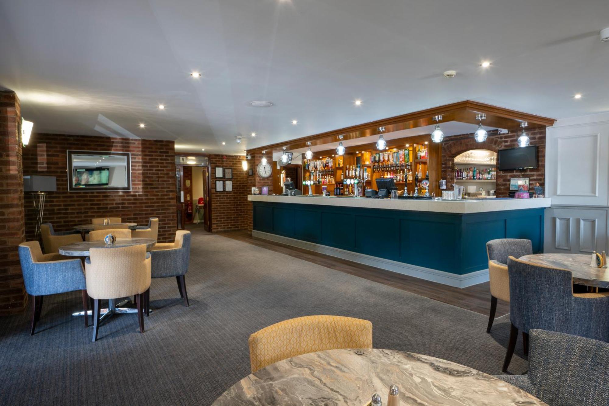 Beaufort Park Hotel Mold Bagian luar foto