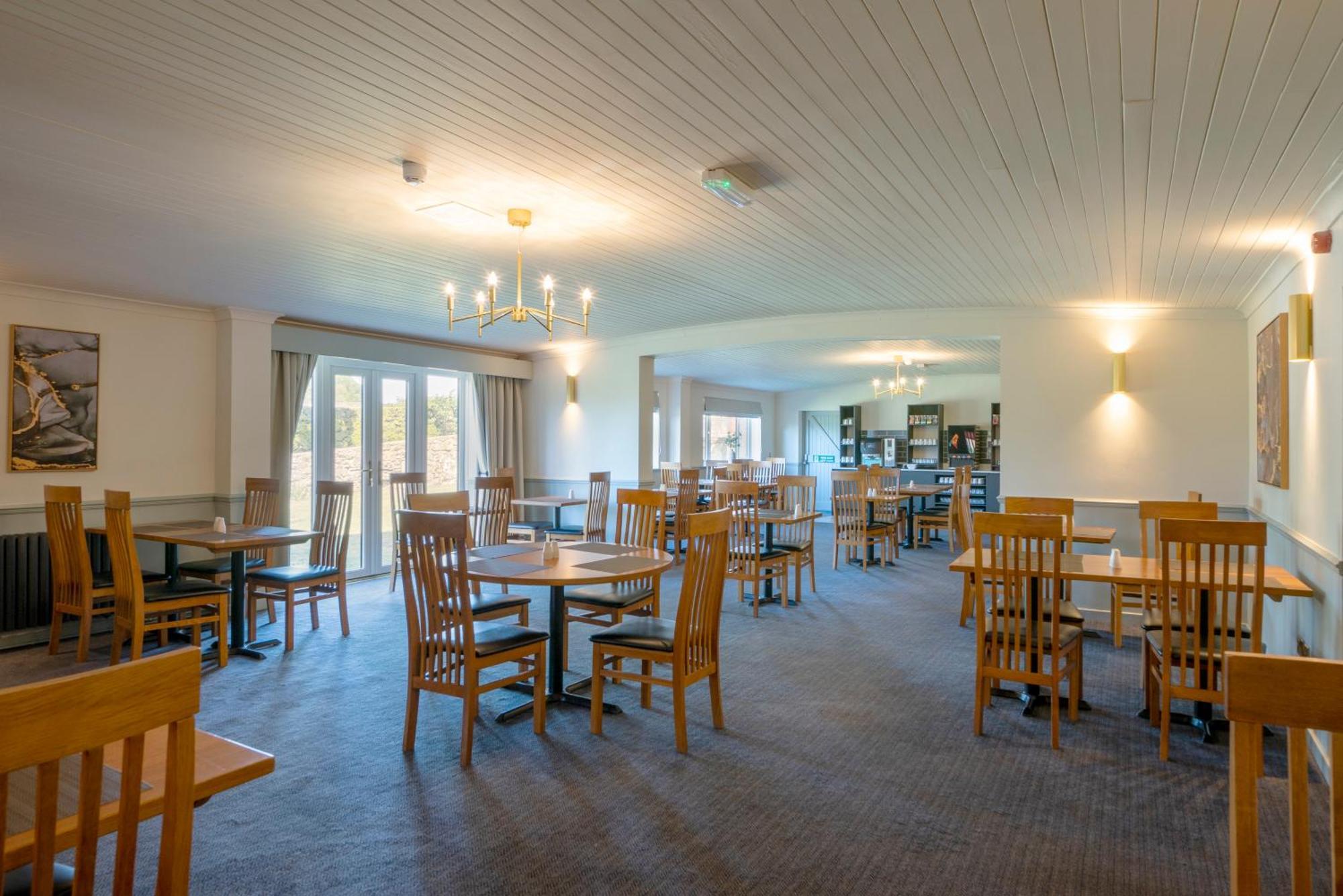 Beaufort Park Hotel Mold Bagian luar foto