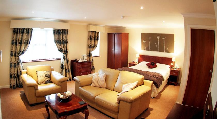Beaufort Park Hotel Mold Bagian luar foto