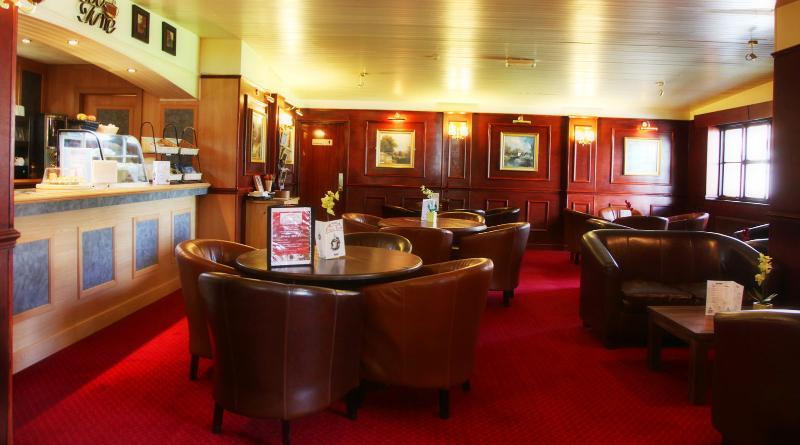 Beaufort Park Hotel Mold Bagian luar foto