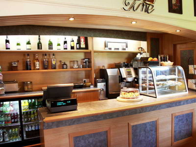 Beaufort Park Hotel Mold Bagian luar foto