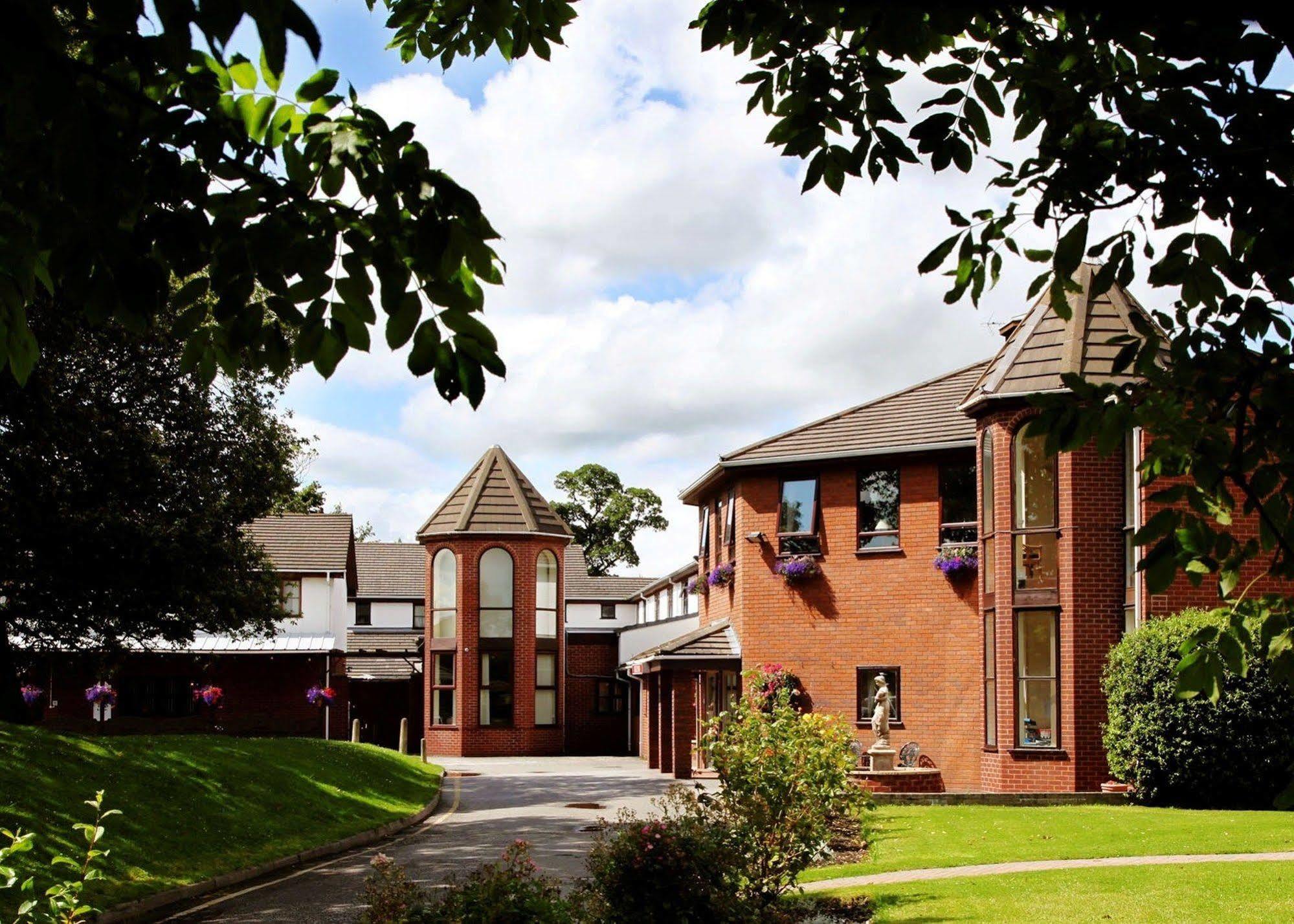 Beaufort Park Hotel Mold Bagian luar foto