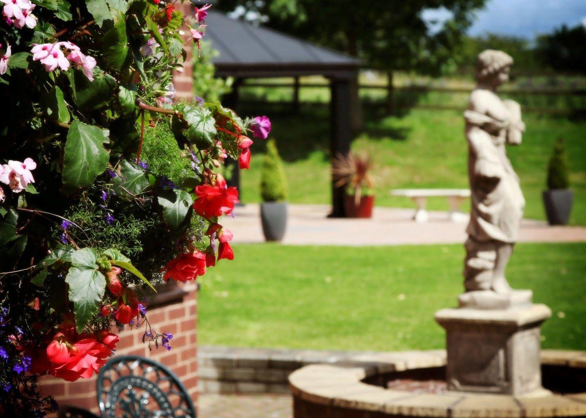 Beaufort Park Hotel Mold Bagian luar foto
