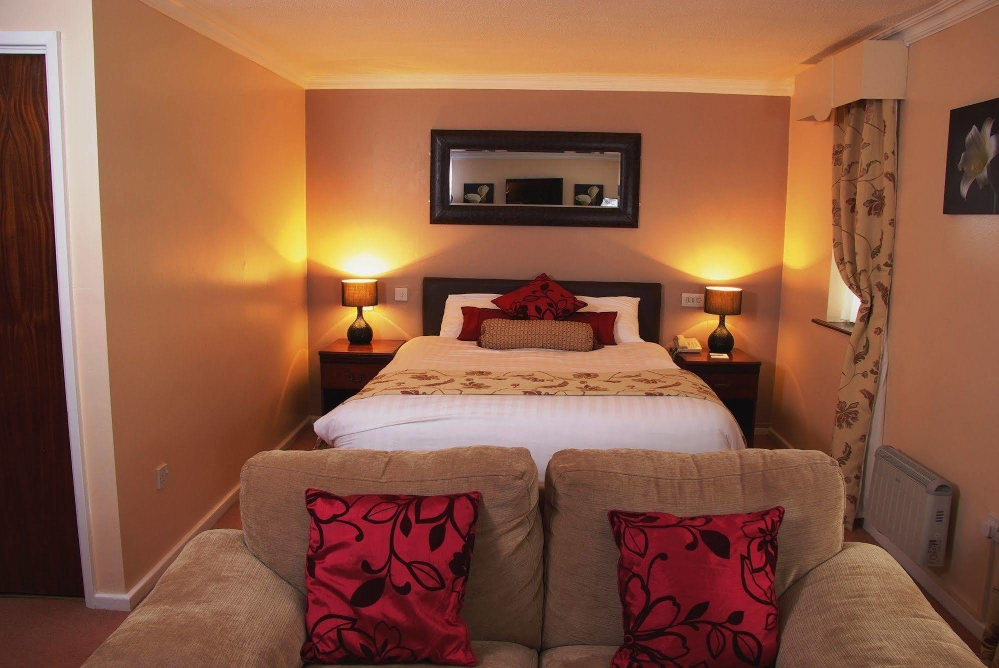 Beaufort Park Hotel Mold Bagian luar foto