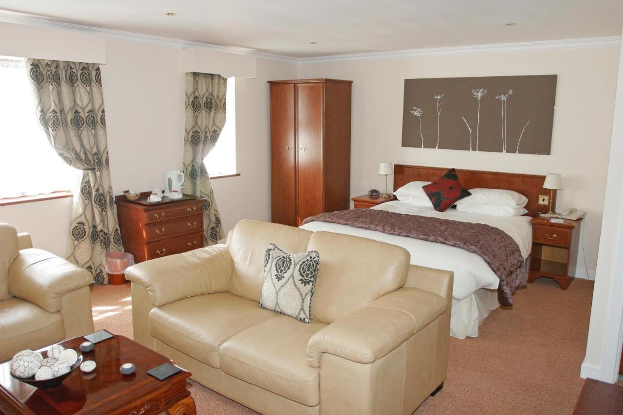 Beaufort Park Hotel Mold Bagian luar foto