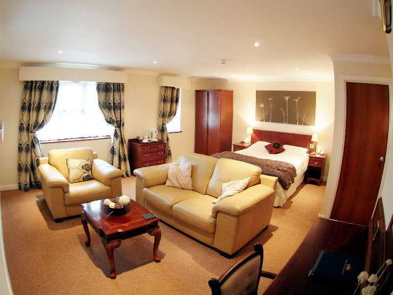 Beaufort Park Hotel Mold Bagian luar foto